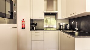 Stovetop, coffee/tea maker, cookware/dishes/utensils, dining tables