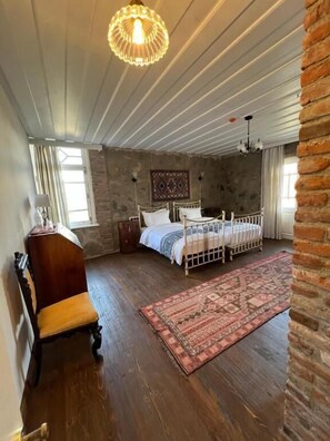 Deluxe kamer, 1 twee- of 2 eenpersoonsbedden | Gratis extra bedden, beddengoed