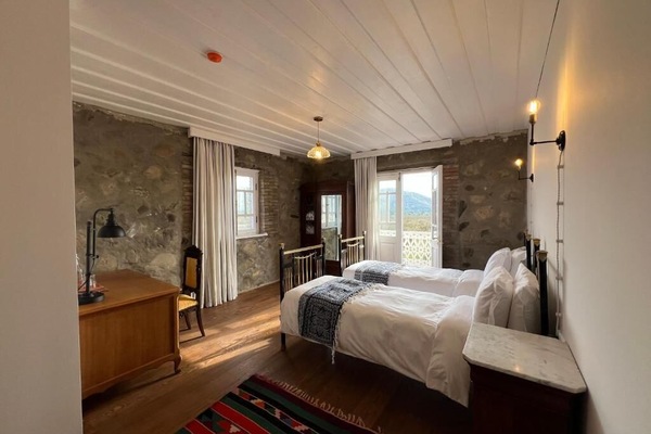 Deluxe Double or Twin Room | Rollaway beds (free), bed sheets