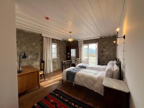 Kamar Double atau Twin Deluks | Gratis tempat tidur lipat/ekstra dan seprai linen