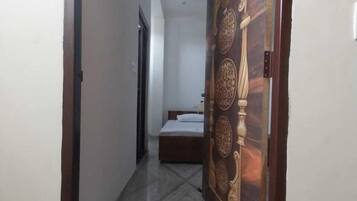 Classic Double or Twin Room | Desk, laptop workspace, free WiFi