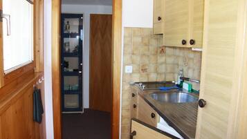 Fridge, oven, stovetop, toaster