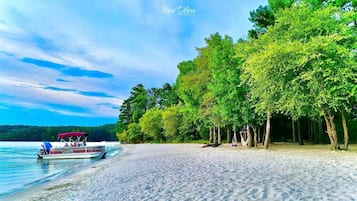 Plage, chaises longues, serviettes de plage