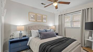 2 slaapkamers, een strijkplank/strijkijzer, reisbedje, gratis wifi