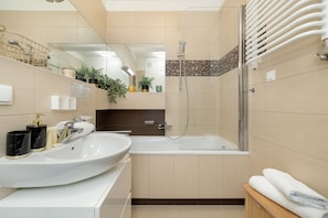 Apartamento, 1 quarto, sacada | Banheiro | Toalhas de banho 