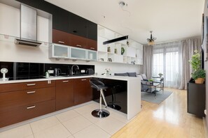 Apartamento, 1 quarto, sacada | Cozinha privada | Fogão, cafeteira/chaleira, chaleira elétrica, torradeira