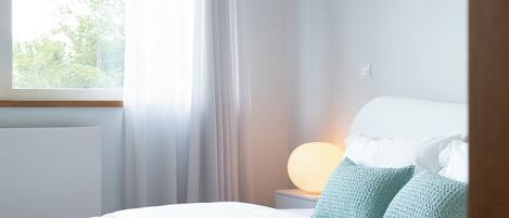 5 bedrooms, WiFi, bed sheets