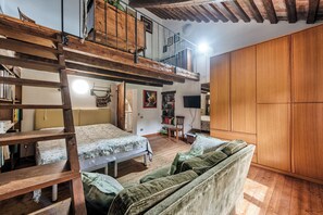 5 Schlafzimmer, Schreibtisch, WLAN, Bettwäsche