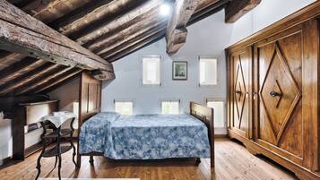 5 sovrum, skrivbord, wi-fi och sÀngklÀder