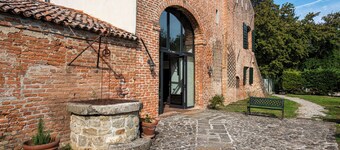 Old Well Country mansion