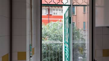 Apartament clàssic, balcó | Cuina privada | Frigorífic gran, forn, placa de cuina i rentaplats