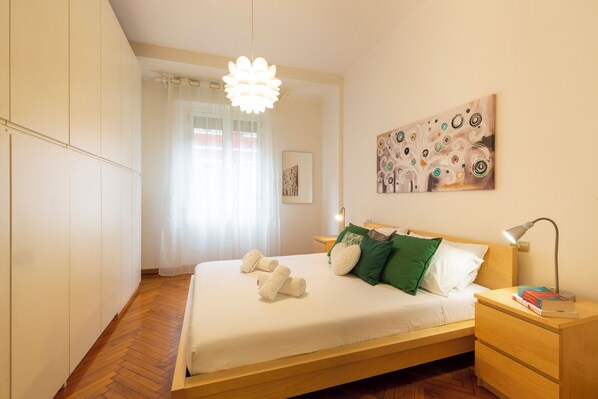 Classic Apartment, Balcony | Laptop workspace, iron/ironing board, free WiFi