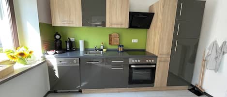 Réfrigérateur, four, plaque de cuisson, lave-vaisselle