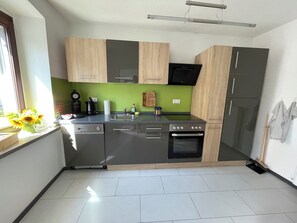 Refrigerador, horno, placa de cocina, lavavajillas