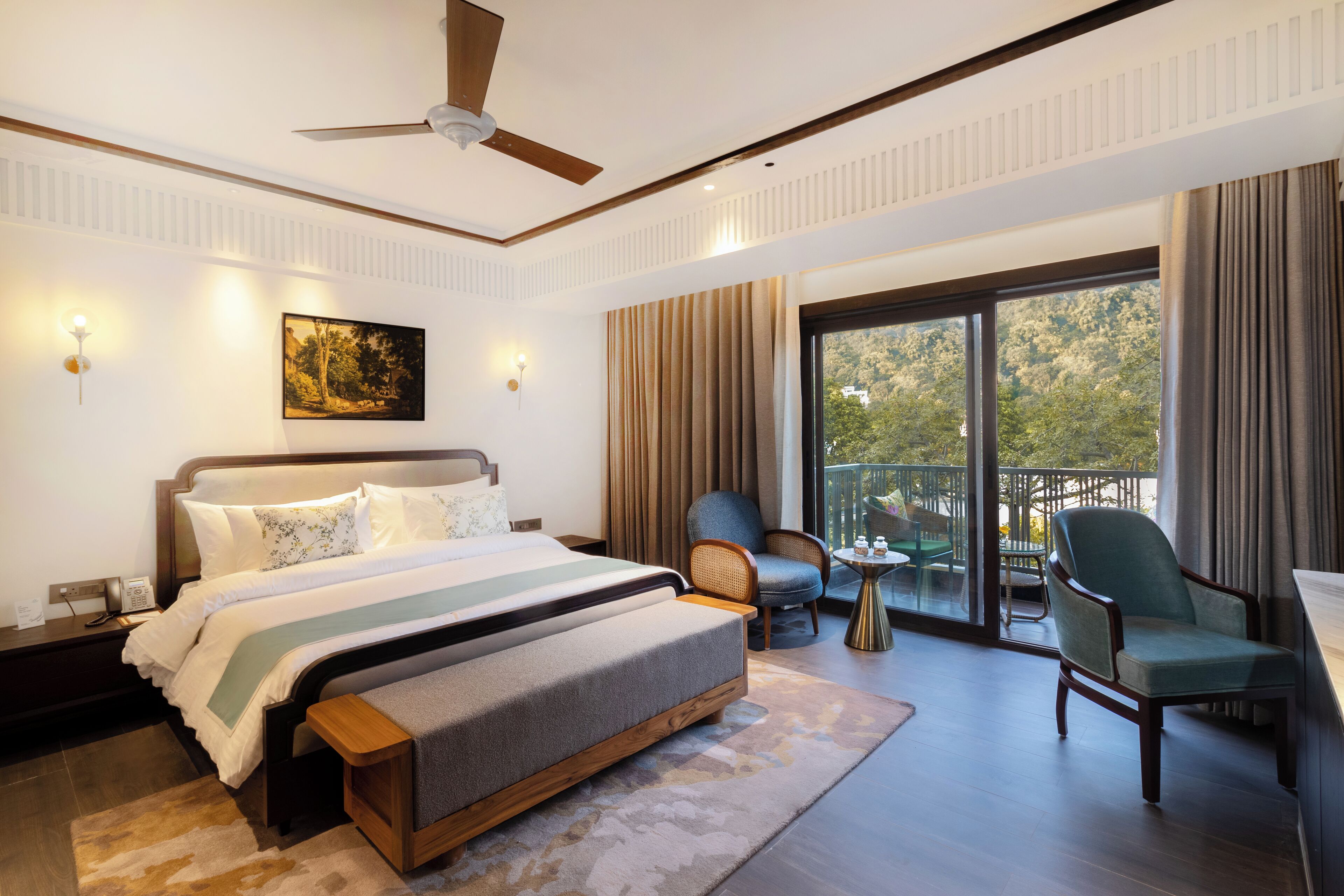 Premium-rum - 1 kingsize-säng - balkong - utsikt mot staden | Sängtillbehör av högsta kvalitet och minibar