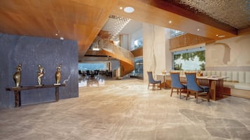 Breakfast, lunch, dinner served; Indian cuisine