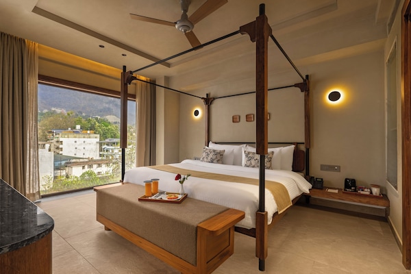 Suite, 1 King Bed, City View | 1 bedroom, premium bedding, minibar, in-room safe