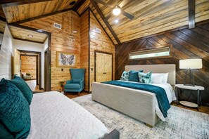7 Schlafzimmer, Schreibtisch, Bügeleisen/Bügelbrett, Reisekinderbett