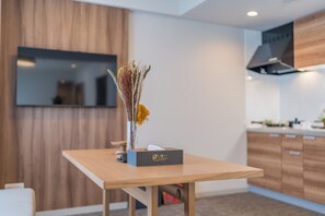 Standard Suite, Multiple Beds, Non Smoking, Kitchen