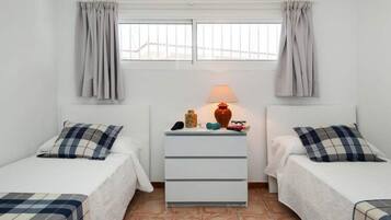 Classic Bungalow, 2 Bedrooms | 2 bedrooms, individually furnished, bed sheets