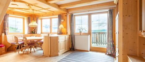 Elite Apartment, 5 Bedrooms | Living room