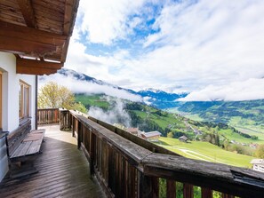 A wooden balcony with a view of a valley and mountains. - Inviting Apartment in Stummerberg (Stummerberg)