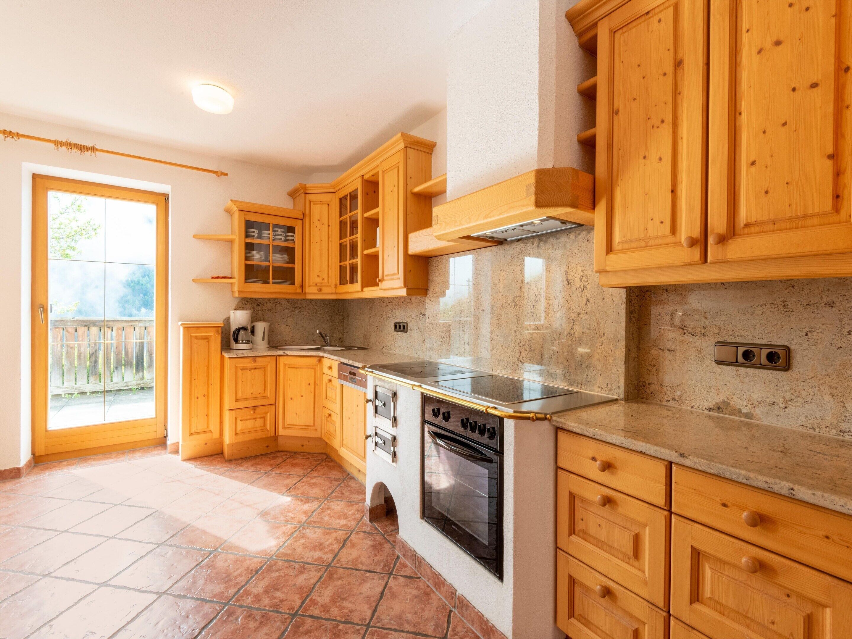 Elite Apartment, 5 Bedrooms | Private kitchen | Fridge, dishwasher