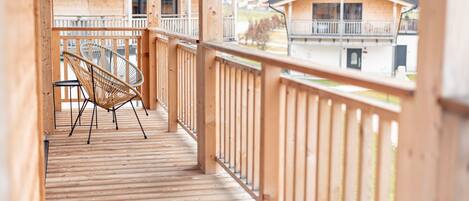 Chalet Confort, 4 chambres | Balcon