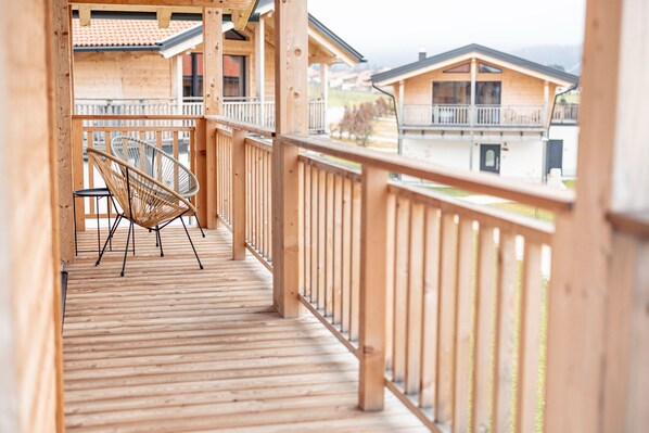 Comfort Chalet, 4 Bedrooms | Balcony