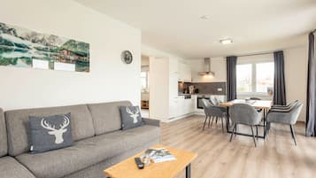 Classic Chalet, 3 Bedrooms | Living room