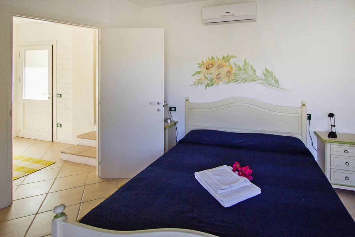 8 bedrooms, individually furnished, bed sheets