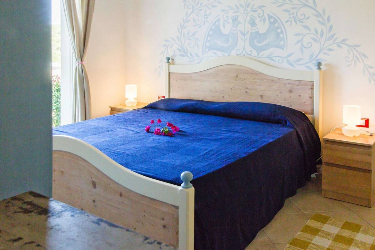 8 bedrooms, individually furnished, bed sheets