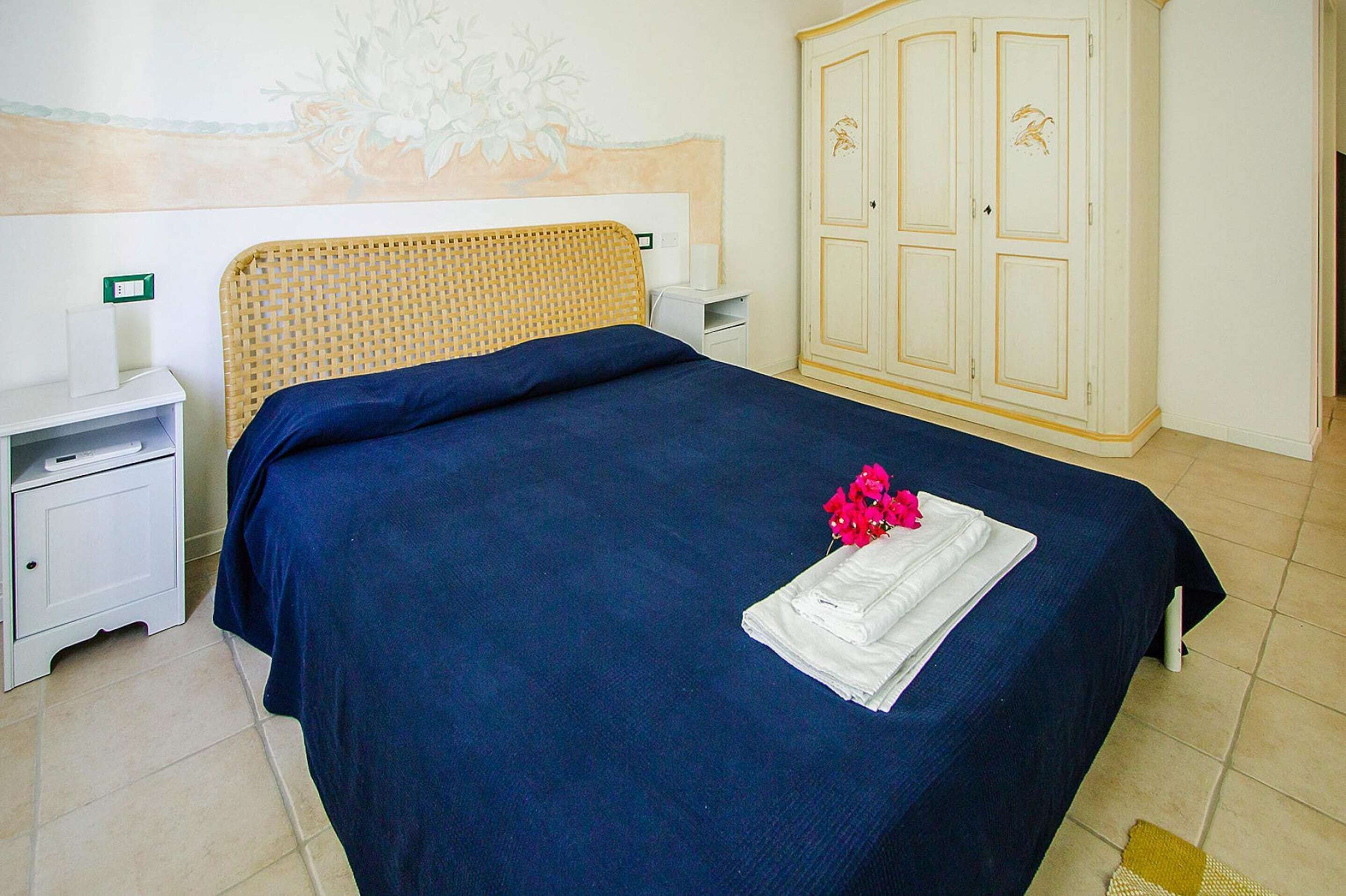 Elite Apartment, 2 Bedrooms | 8 bedrooms, individually furnished, bed sheets