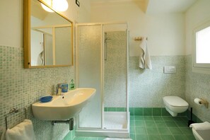 Elite Apartment, 2 Bedrooms | Bathroom | Shower - Apartment in Golfo Aranci With Terrace (Arzachena)