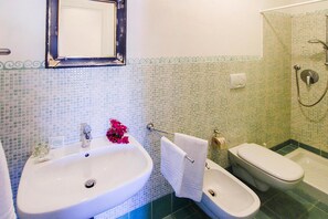 Comfort Apartment, 3 Bedrooms | Bathroom | Shower - Apartment in Golfo Aranci With Terrace (Arzachena)