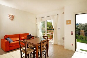 Deluxe Apartment, 3 Bedrooms | Living room - Apartment in Golfo Aranci With Terrace (Arzachena)