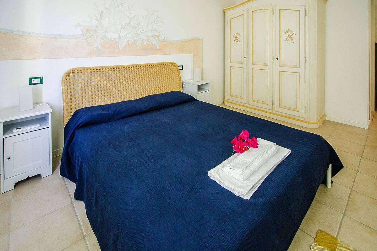 Elite-Apartment, 2 Schlafzimmer | 8 Schlafzimmer, individuell eingerichtet, Bettwäsche