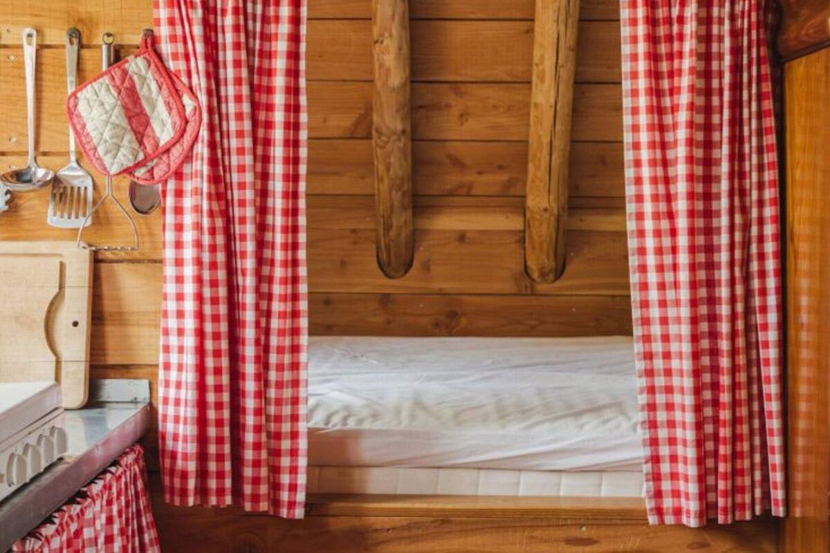Classic House, 2 Bedrooms | 5 bedrooms, bed sheets