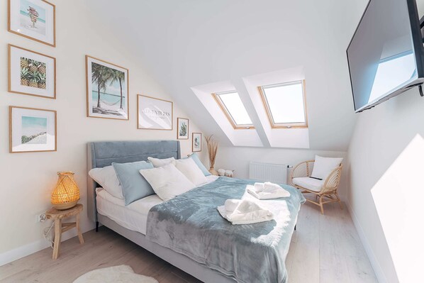 Classic Apartment, 2 Bedrooms | 4 bedrooms, individually furnished, bed sheets - Comfortable 2-room Apartment Only 450 m From the Beach, Grzybowo (Kołobrzeg)