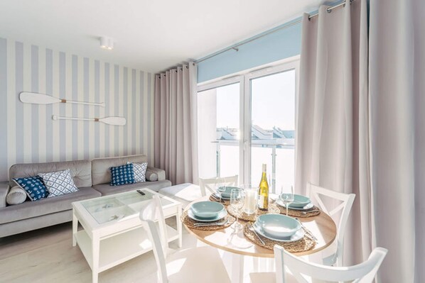 Appartement Classique, 2 chambres | Balcon