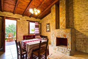 コンフォート アパートメント 3 ベッドルーム | リビングルーム