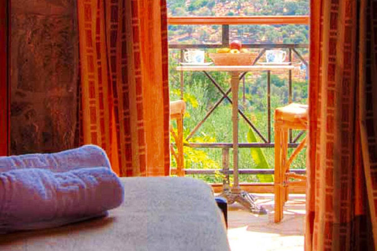 5 bedrooms, individually furnished