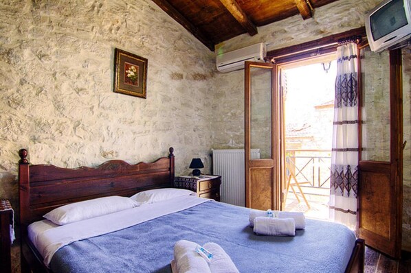 5 bedrooms, individually furnished