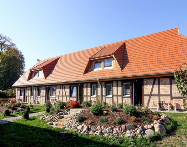 Exterior - Farmstay Neuendorfkrug, Lutow (Luetow)