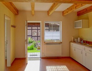 Private kitchen - Farmstay Neuendorfkrug, Lutow (Luetow)