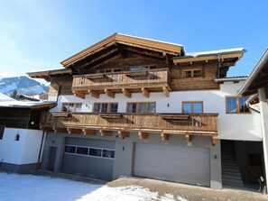 Deluxe House, 4 Bedrooms | Exterior - Modern Mansion in Kaprun Near Ski Area (Kaprun)