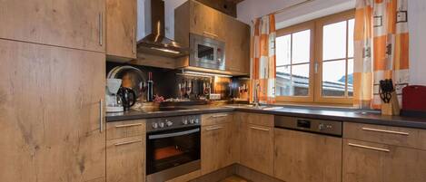 Deluxe House, 4 Bedrooms | Private kitchen | Fridge, microwave, oven, highchair