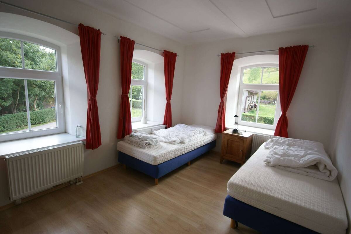 Deluxe Apartment, 3 Bedrooms | 15 bedrooms, individually furnished, bed sheets