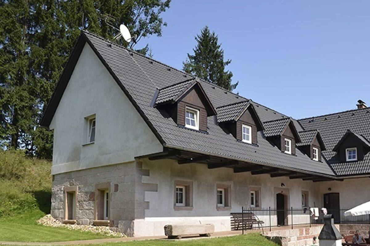 Maison classique, plusieurs chambres | Extérieur