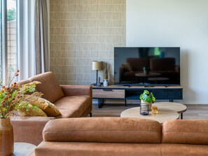 Living room - Spacious Holiday Home in Leons With Garden (Leons)